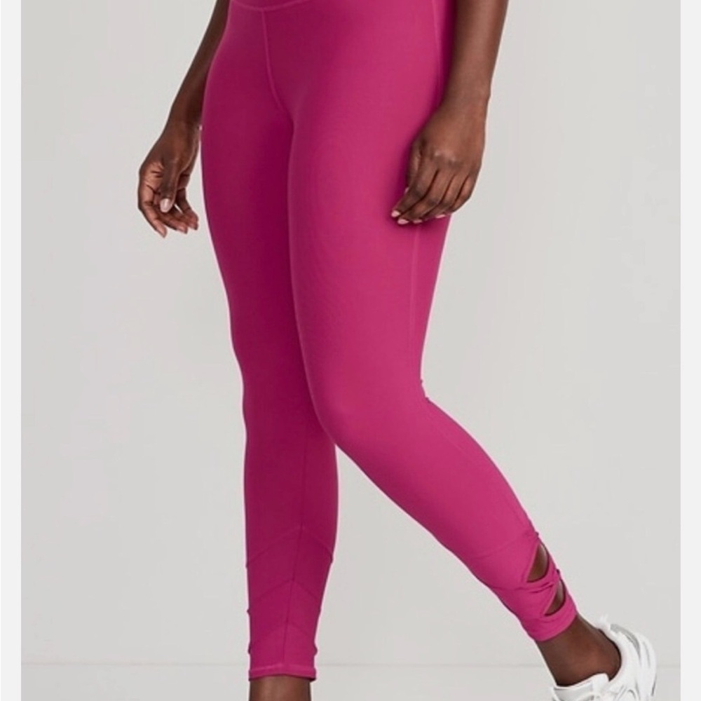 Old Navy Powersoft High Rise 7/8 Cutout Leggings